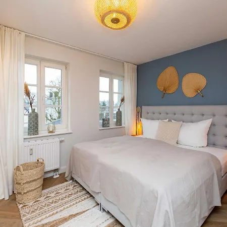 Brunnenstraße, App 3 *
